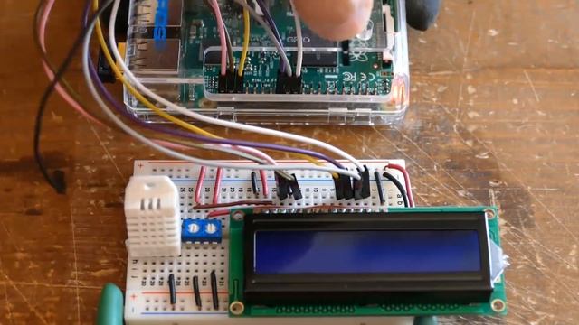 Raspberry Pi Email Tutorial (Sending & Receiving with SendGrid) смотреть онлайн