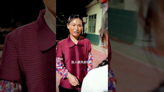媳婦模仿表姐的穿搭，結果被親戚們嘲笑，婆婆立刻懟了回去【張小雲和阿玲】 смотреть онлайн