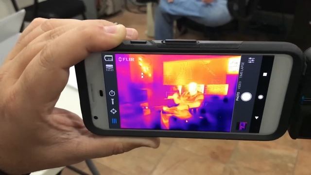 Hands On with The FLIR ONE Pro Thermal Imaging Camera смотреть онлайн