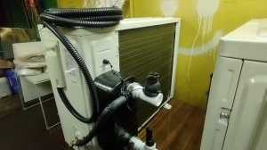 Компактный чиллер для кондиционирования жилых помещений.