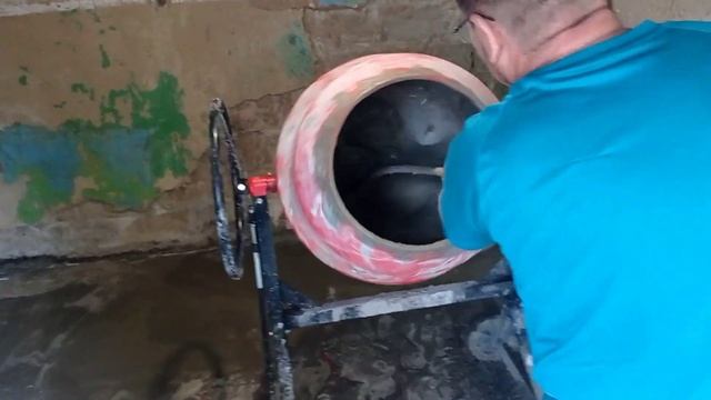 Купили бетономешалку б/у и делаем теплые полы. смотреть онлайн