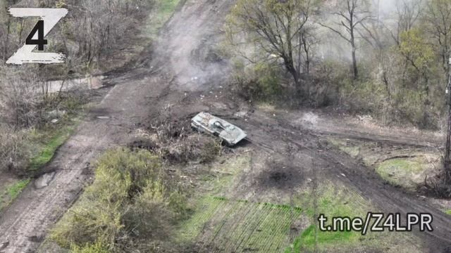 Танкисты 4 бригады уничтожили БМП ВСУ.mp4 смотреть онлайн