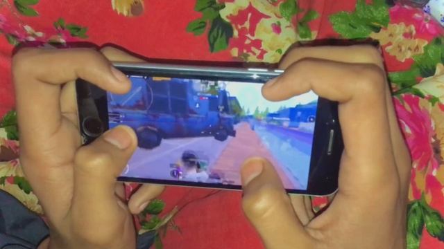 iPhone SE 2020 Pubg Test ? LiVik Solo Vs Squad ❤️ Pubg Mobile Handcam Gameplay In 2024 смотреть онлайн