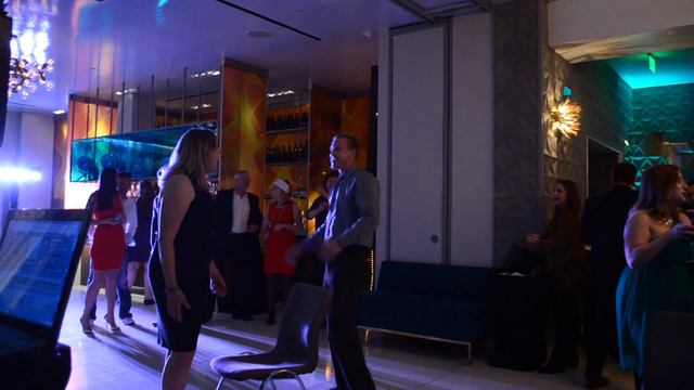 Adult Musical Chairs смотреть онлайн
