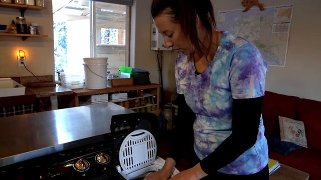 We Tackle Laundry Off Grid | 1 Year Review Portable Washer & Spin Dryer смотреть онлайн