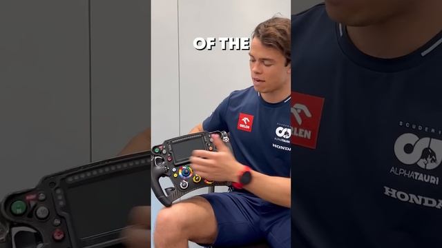 F1 Car Steering Wheel Explained By F1 Driver смотреть онлайн