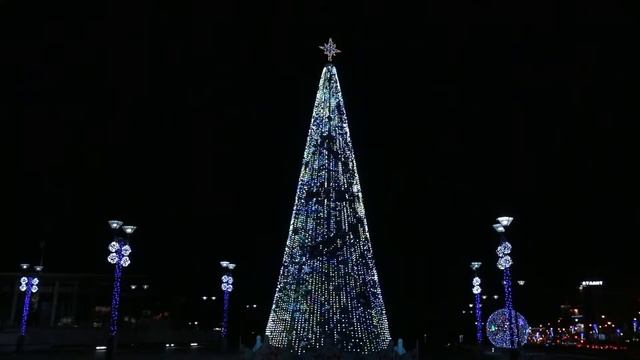 Вечерний минск зажигает новогодние огни. смотреть онлайн