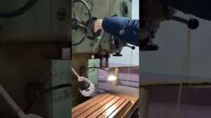 демонстрация работы координатно-расточного станка  2е440а