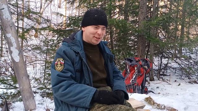 Сделали стол и лавочки в тайге. Место для заготовки черемши. смотреть онлайн