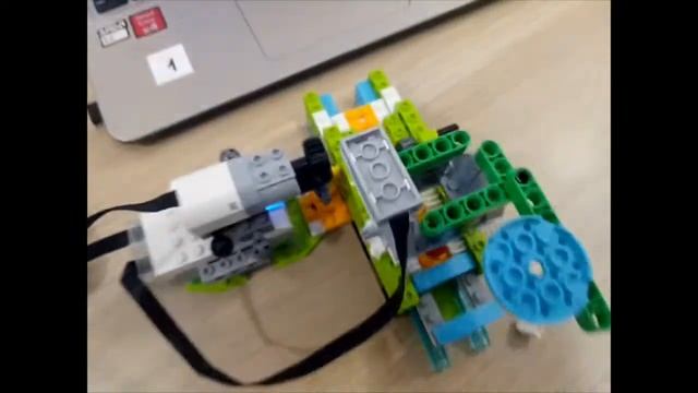 Дозатор Lego Wedo 2.0 Batcher