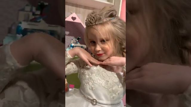 Эльза макияж! Анна завидует смотреть онлайн