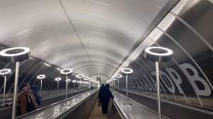 Спуск по самому длинному эскалатору в Московском метро. Станция Марьина Роща БКЛ
