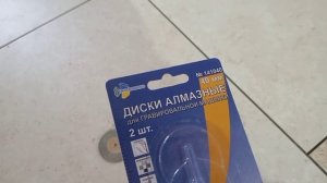 как и чем я исправляю не ровный шов плитки