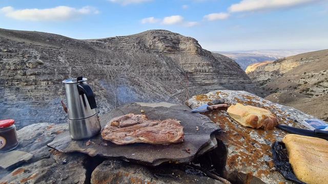 Стейки на камнях, поездка в горы на мотоцикле Урал