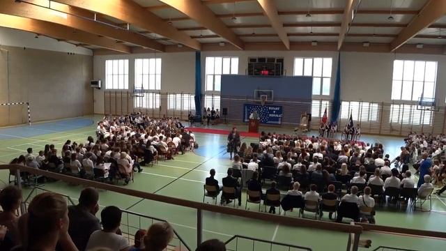 Первый раз,в первый класс.1 сентября в Польше. смотреть онлайн