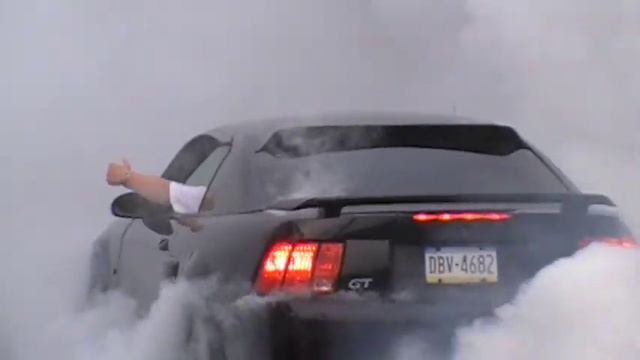 2001 Mustang GT Burnout смотреть онлайн