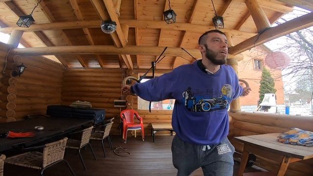 Упражнения на гимнастических кольцах урок 1. Разминка и отжимания смотреть онлайн