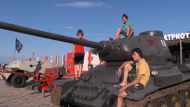 00008. Каменск - Шахтинск. 3 танкиста, 3 весёлых друга. смотреть онлайн