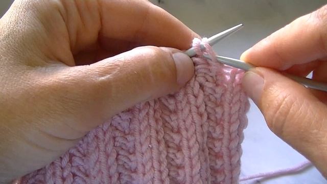 ВЯЖЕМ УЗОР "ОБЪЕМНЫЙ КОЛОС" СПИЦАМИ.УЗОР ДЛЯ ШАПКИ. смотреть онлайн