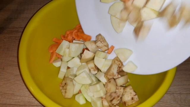 Филе индейки с картофелем и овощами в духовке. смотреть онлайн