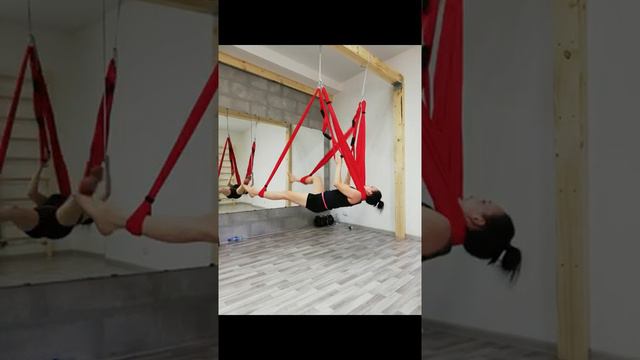 Йога в гамаках в ст.Марьянской, тренер Евгения Кирданова