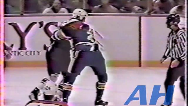 NHL Oct. 24, 1989 Jeff Chychrun,PHI v Todd Ewen,STL Philadelphia Flyers St. Louis Blues смотреть онлайн