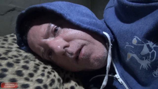 Man Uses A Live African Cheetah As A Pillow - Measures Big Cats Heart Rate With His Head смотреть онлайн