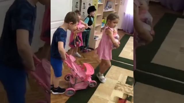 Сюжетно- ролевая игра " Правила поведения в общественном транспорте". смотреть онлайн