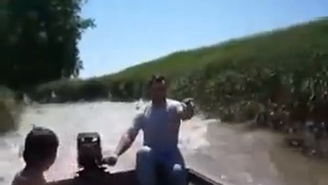 По данным Управления по охране окружающей среды в США, после встречи с толстолобиком люди п смотреть онлайн