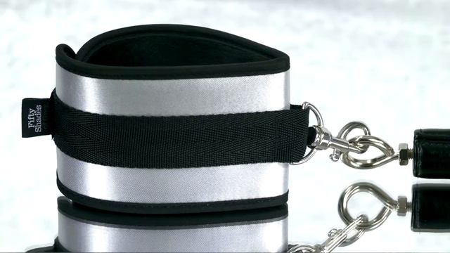 Trust Me Adjustable — регулируемая распорока «50 оттенков серого» смотреть онлайн