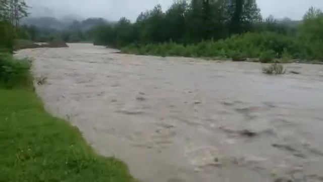 река Келасур после дождя ,Абхазия смотреть онлайн