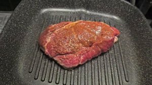 Приготовление стейка при помощи тендерайзера ижератора