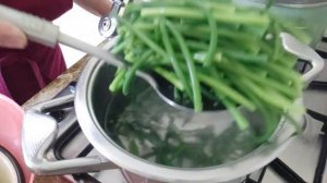 Вкусный летний салат из чесночных стрелок, как в детстве!