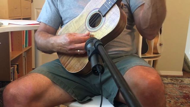 Solid Koa Baritone Ukulele смотреть онлайн