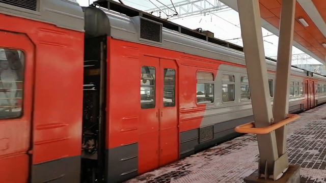 Электропоезд ЭД4М-0311 сообщением Электрогорск - Москва "Курская". Станция Нижегородская. смотреть онлайн