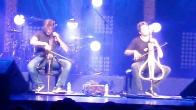 2 cellos - With Or Without You смотреть онлайн