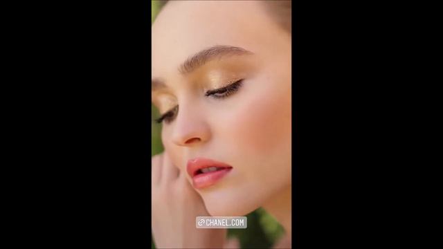 Lily~Rose Depp set to "Emmenez moi" by Vanessa Paradis смотреть онлайн