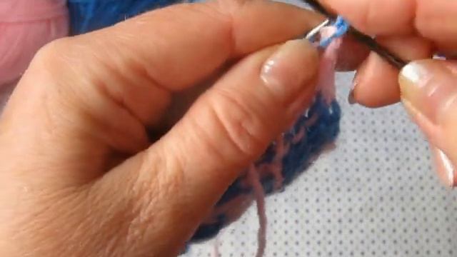 Как научиться вязать. Двуцветная вязка. Урок 10-й смотреть онлайн