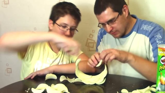 Как сделать лайфхаки с чипсами принглс! 5 PRINGLES LIFEHACK! Простые советы для принглс - Отец и Сы смотреть онлайн
