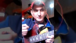 Разучивание партий на Бас гитаре без "комбоусилителя"