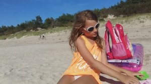 LITHUNIAN GOLD-AMBER IN MISS SUNNY HANDS !