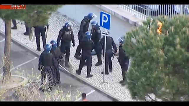 Плюнул в ОМОНовца и пожалел об этом смотреть онлайн