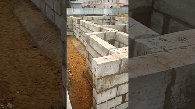 Фундамент под девять этажей из блоков ФБС.Окончание. смотреть онлайн