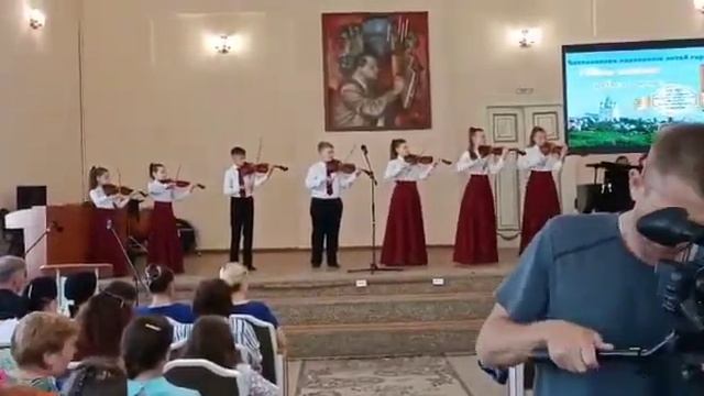 Образцовый ансамбль скрипачей "Весёлый смычок" на чествовании одарённых детей г. Ельца 10.06.2022 г смотреть онлайн