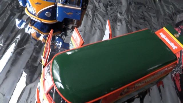 Модели автобусов Volkswagen T1 Samba Bus (Schuco) -- 1:18 смотреть онлайн