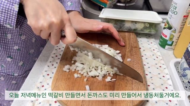 SUB|신혼요리 브이로그|초밥 공장 풀가동?.순두부그라탕.등뼈김치찜.순대볶음 만들어 먹는 집밥 먹방 일상 브이로그. смотреть онлайн