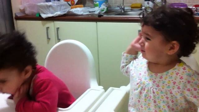 ikiz kardeş tokadı :) azrabeyza смотреть онлайн