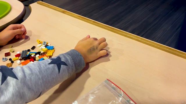 Влог из Леголенда или Эди приехал поиграть в Лего город и купить игрушки Lego. Vlog aus Legoland. смотреть онлайн