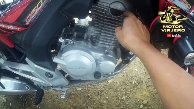 LA MOTO ESTÁ CONSUMIENDO ACEITE PERO NO BOTA HUMO...¿ Por qué ? смотреть онлайн