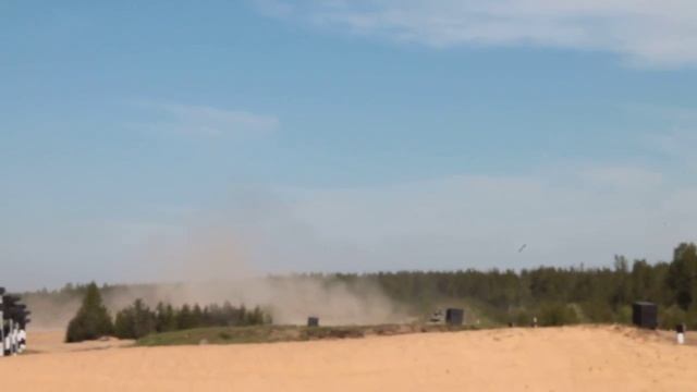 Выстрел из пушки танка в полёте. Открытие Гонки Героев 14.05.2016. Санкт-Петербург смотреть онлайн